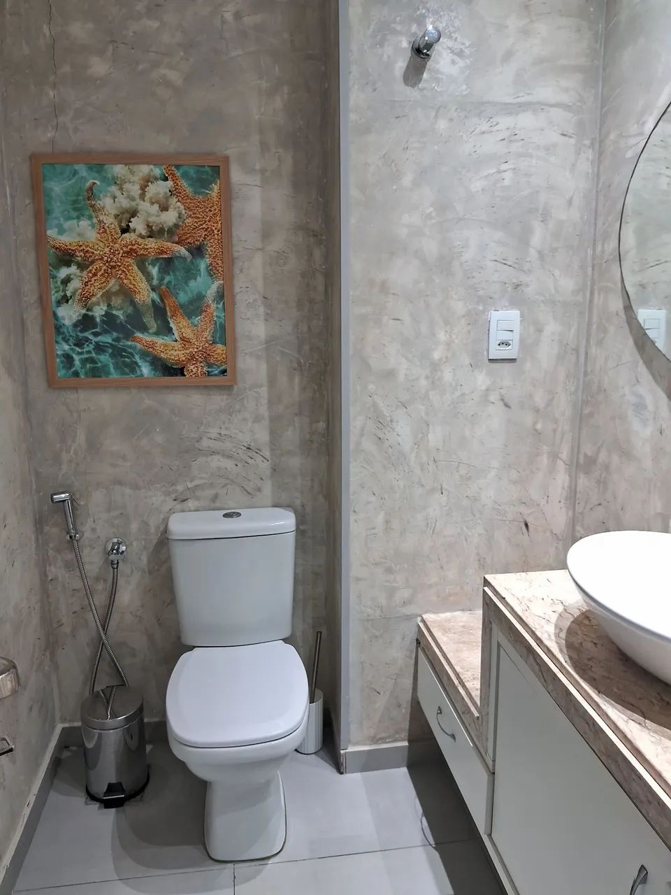 FLAT ENCANTADOR A UM PASSO DA PRAIA - Foto 10