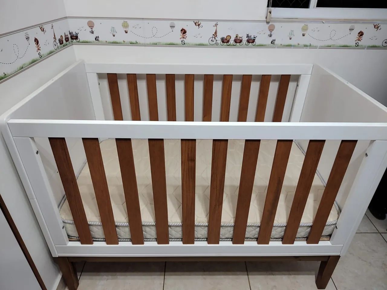 Berço semi-novo com colchão - Foto 2