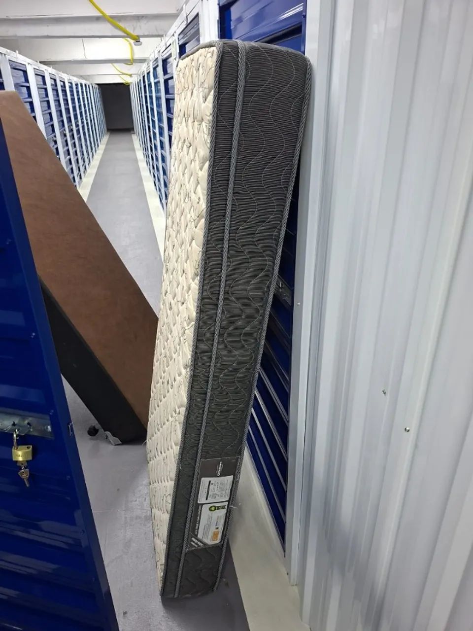 Vendo Colchão Solteiro Ortobom D33 + Box - Muito Conservado - Foto 3