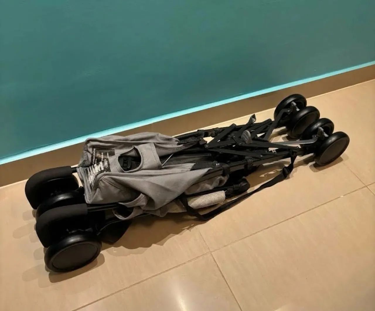 Carrinho de bebê super prático, pouco usado e bem conservado! - Foto 4