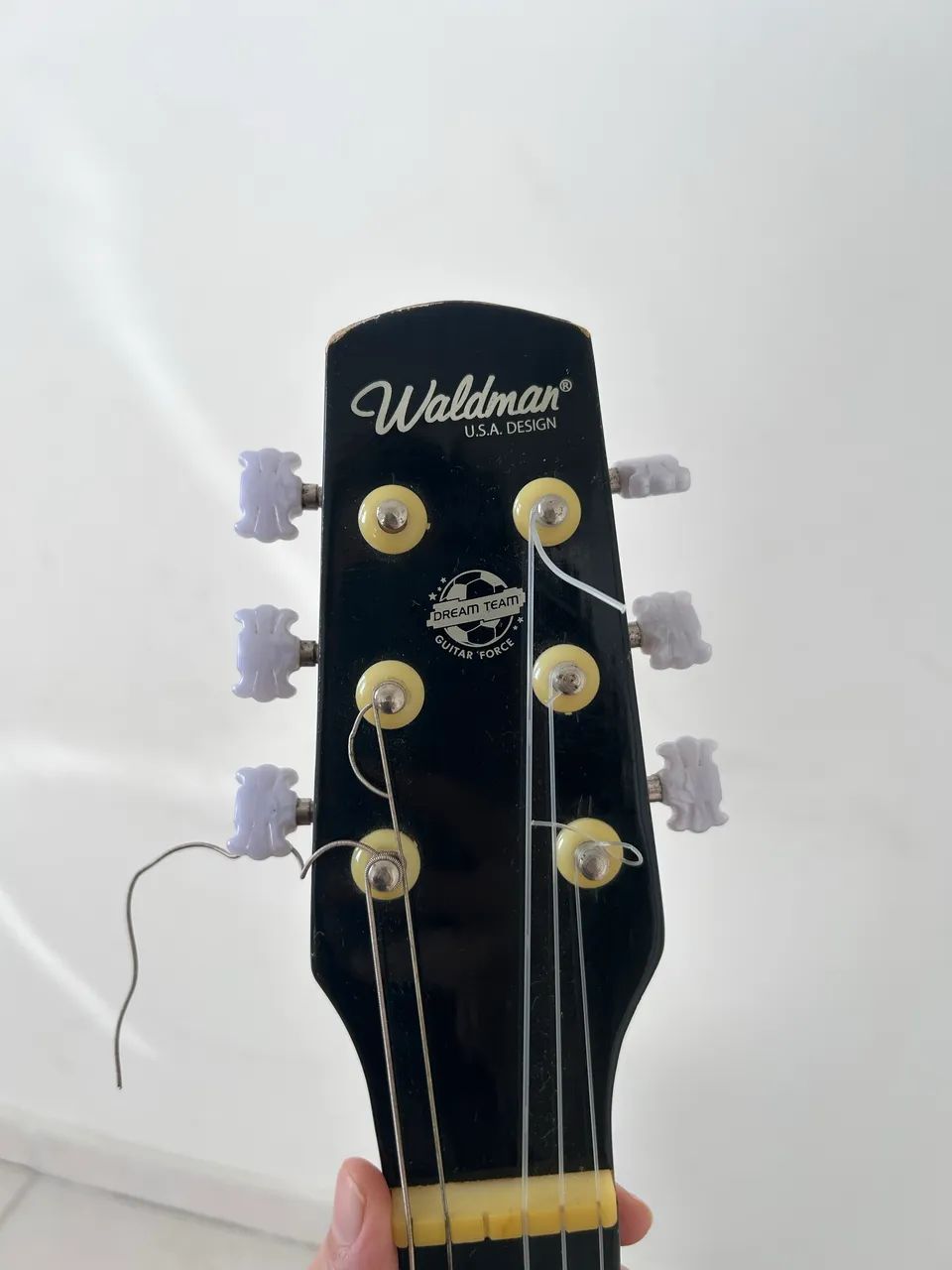 Violão modelo (CVU-1/FLA ) 