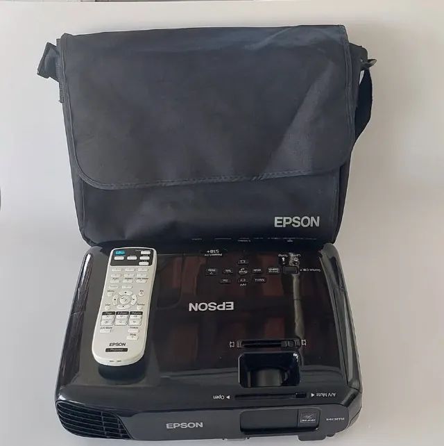Projetor EPSON PowerLite S18+ e Telão modelo Mapa Matte White 2,00 x 2,00 mts