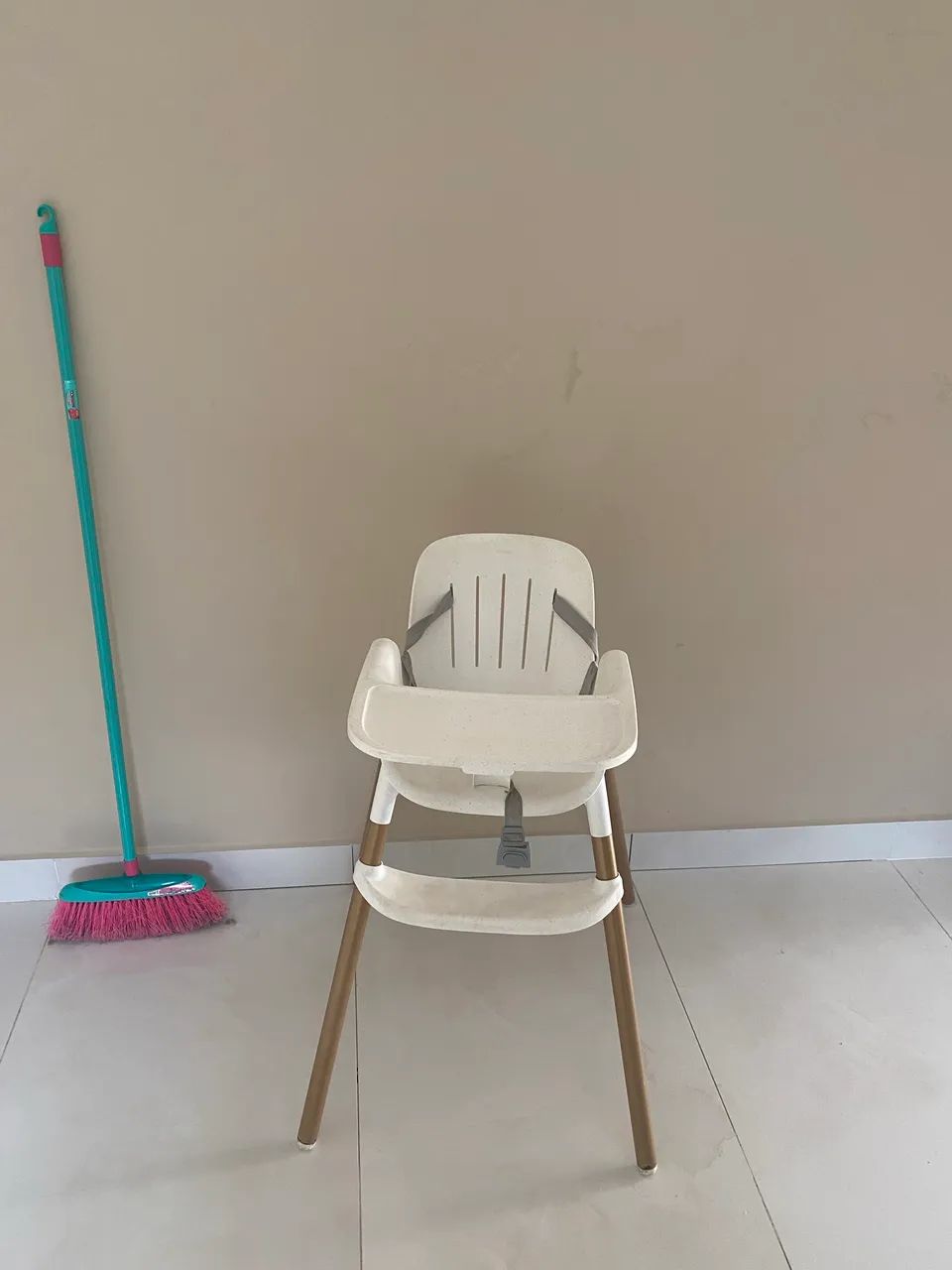 Berço + cadeirinha de alimentação 65573836807555122