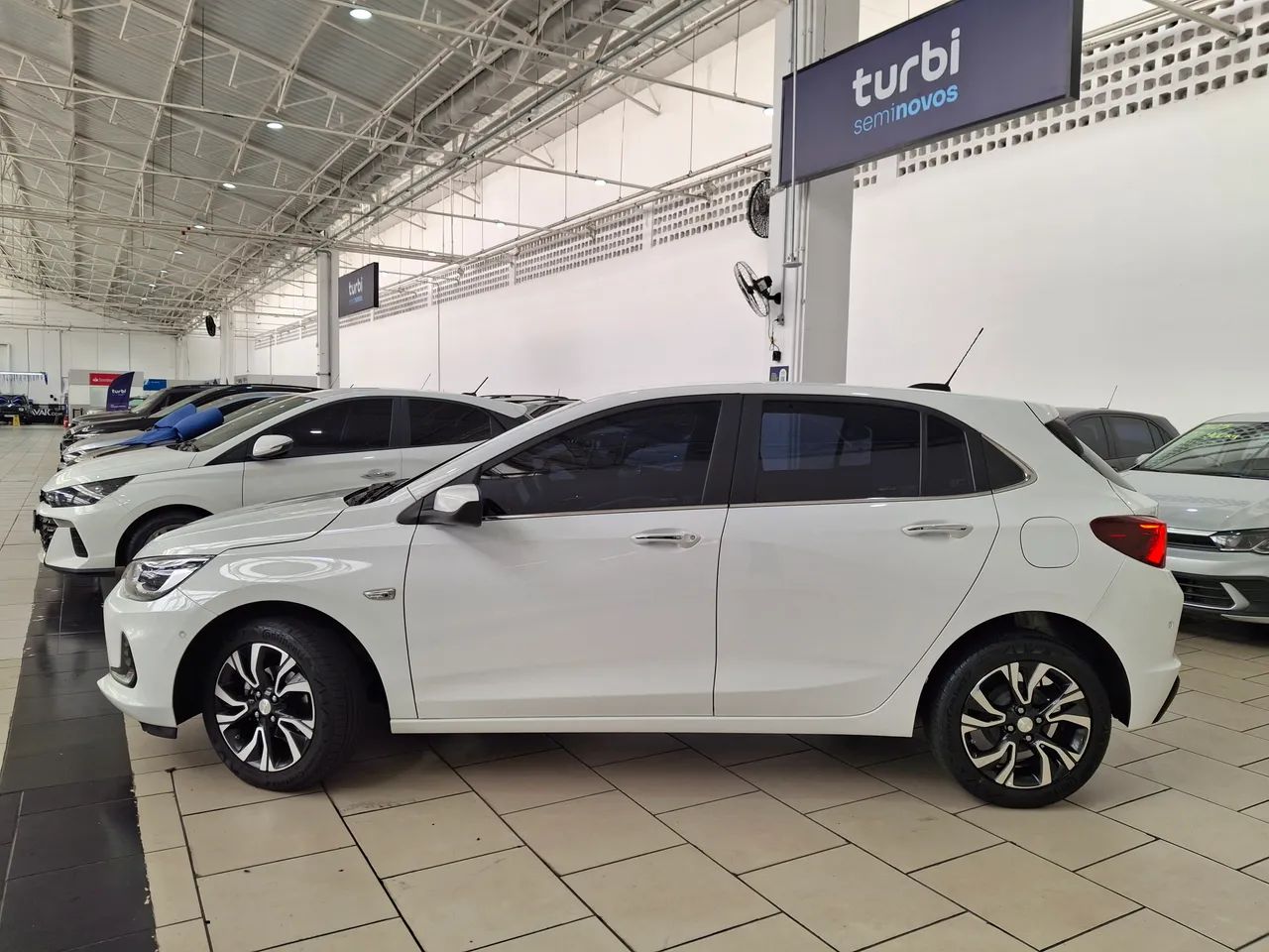 Chevrolet Onix Hatch Premier 1.0 12V TB Flex Aut. 4P, foto 2 de 10