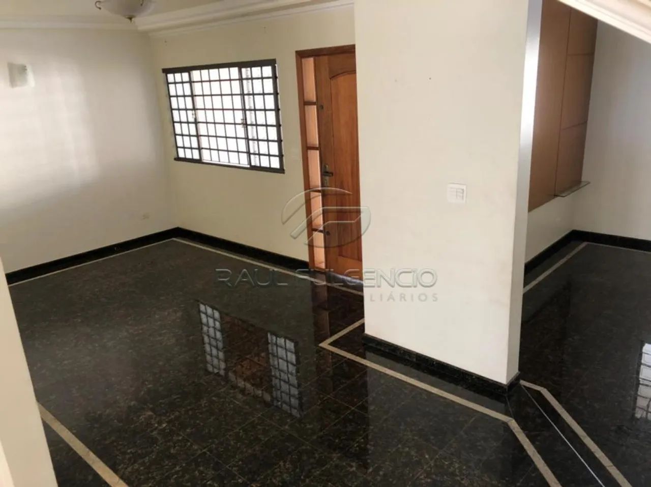 Sobrado 4 Dormitórios com Piscina - Foto 4