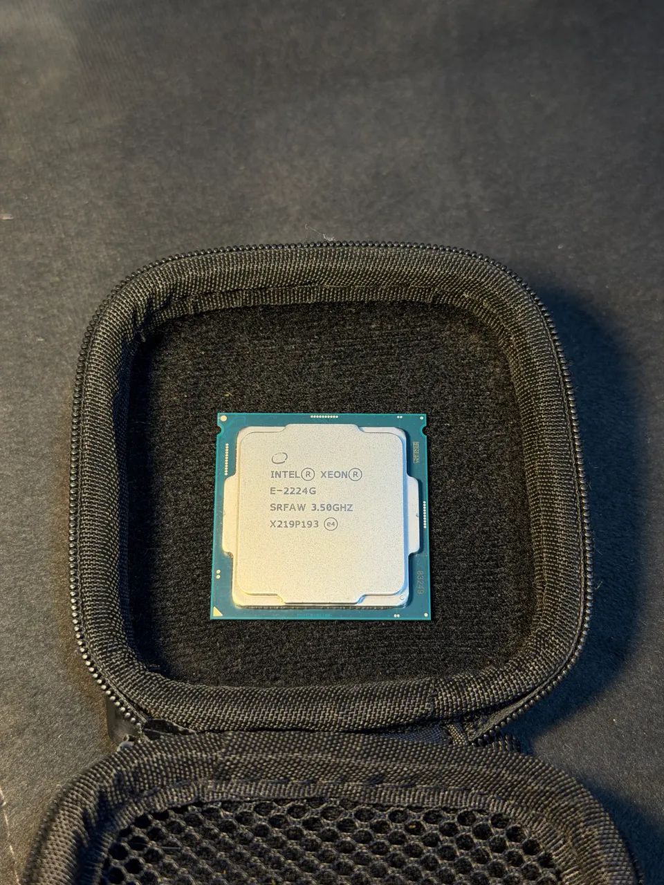 Intel Xeon E-2224G 3.50 GHz - Foto 3