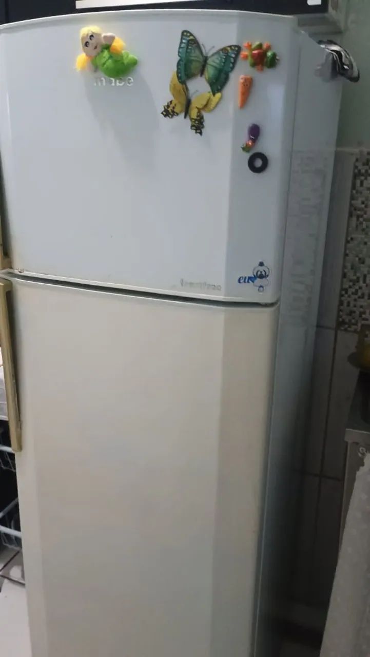 Geladeira   com defeito 