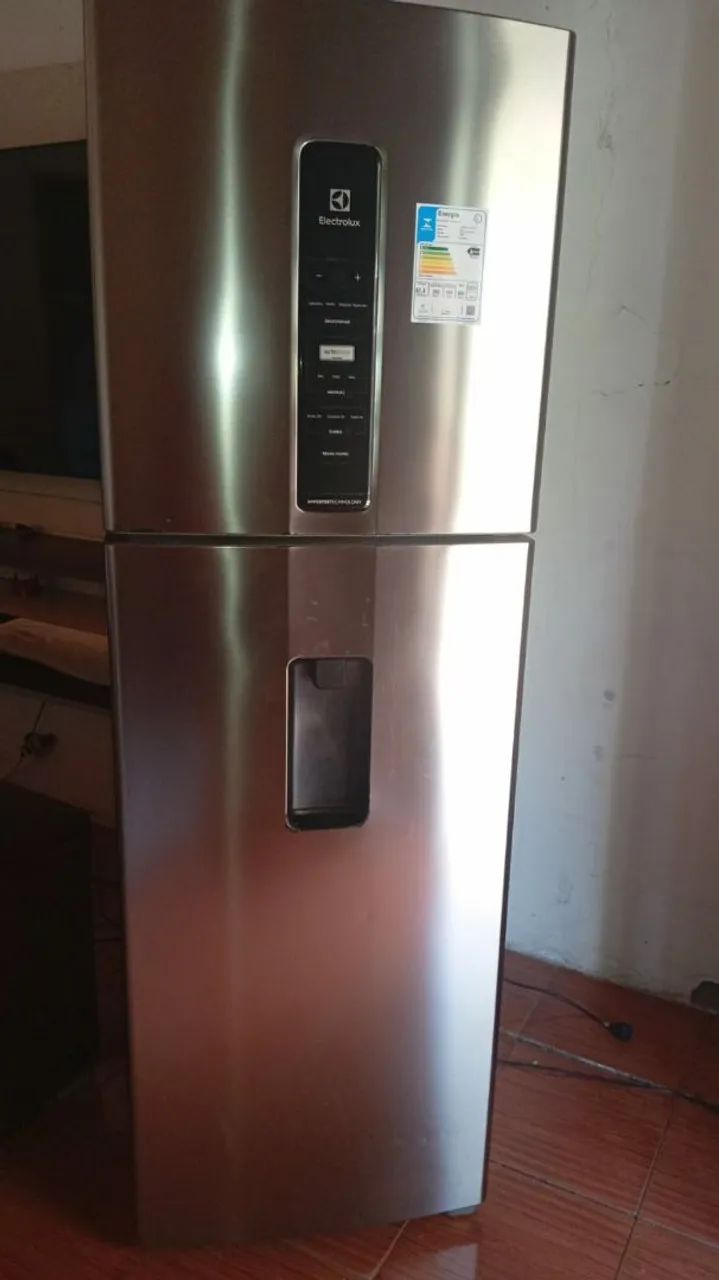 Geladeira duplex semi nova 