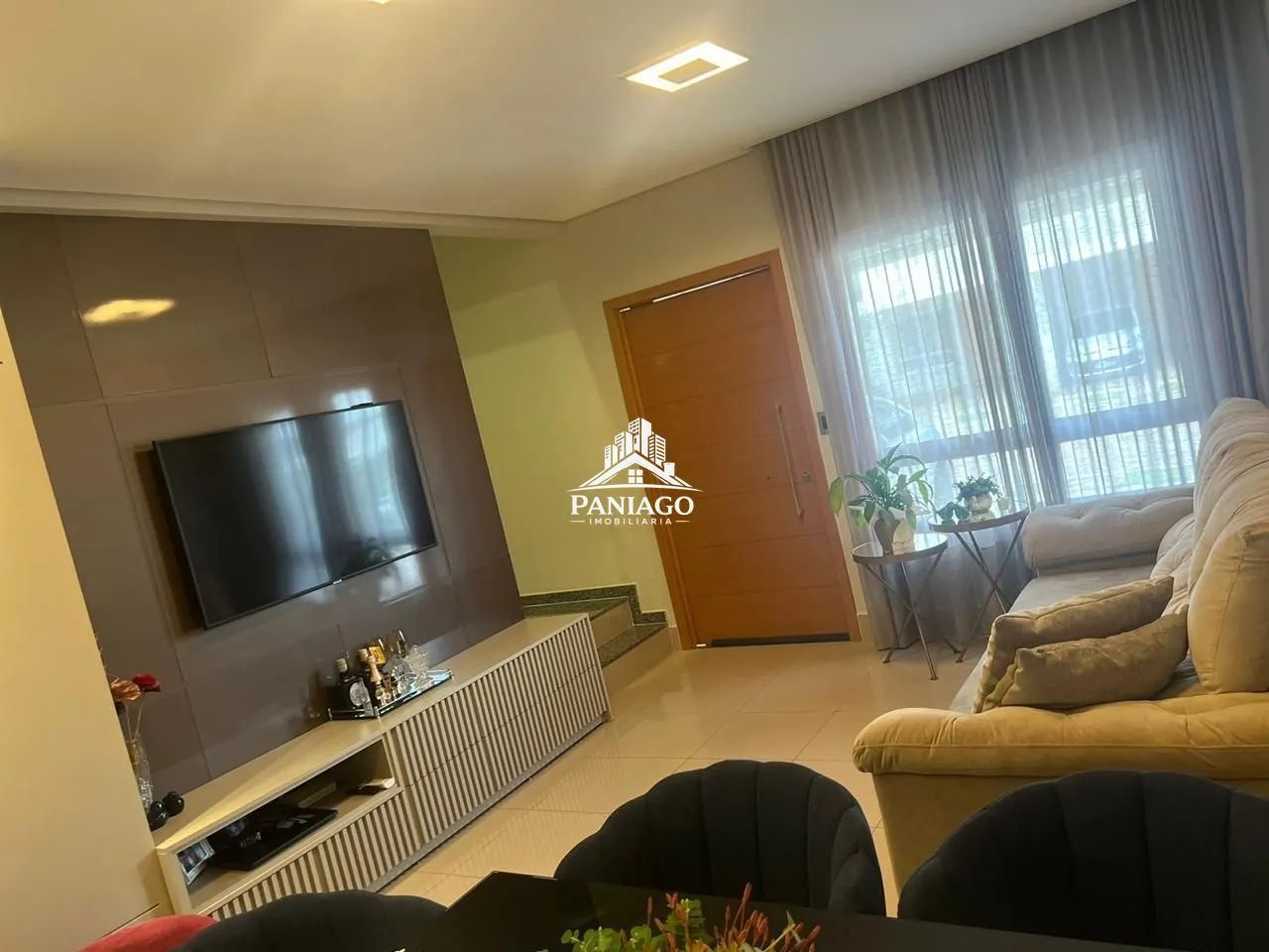 Imóvel Residencial com 2 Suítes e 247,30 m² de Área Total