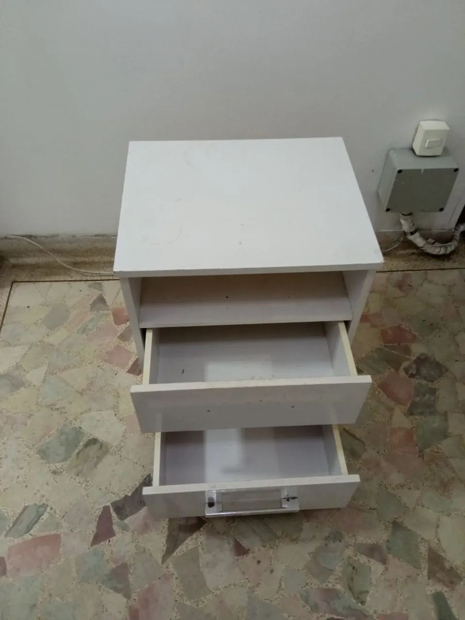 Mesa de Cabeceira com duas gavetas  - Foto 2