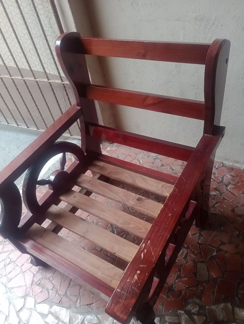 Vendo cadeira de madeira  - Foto 2