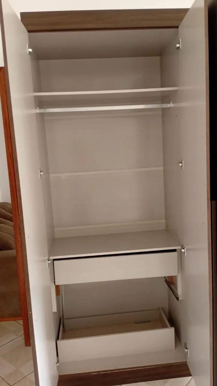 VENDO GUARDA ROUPA 6 PORTAS - Foto 3