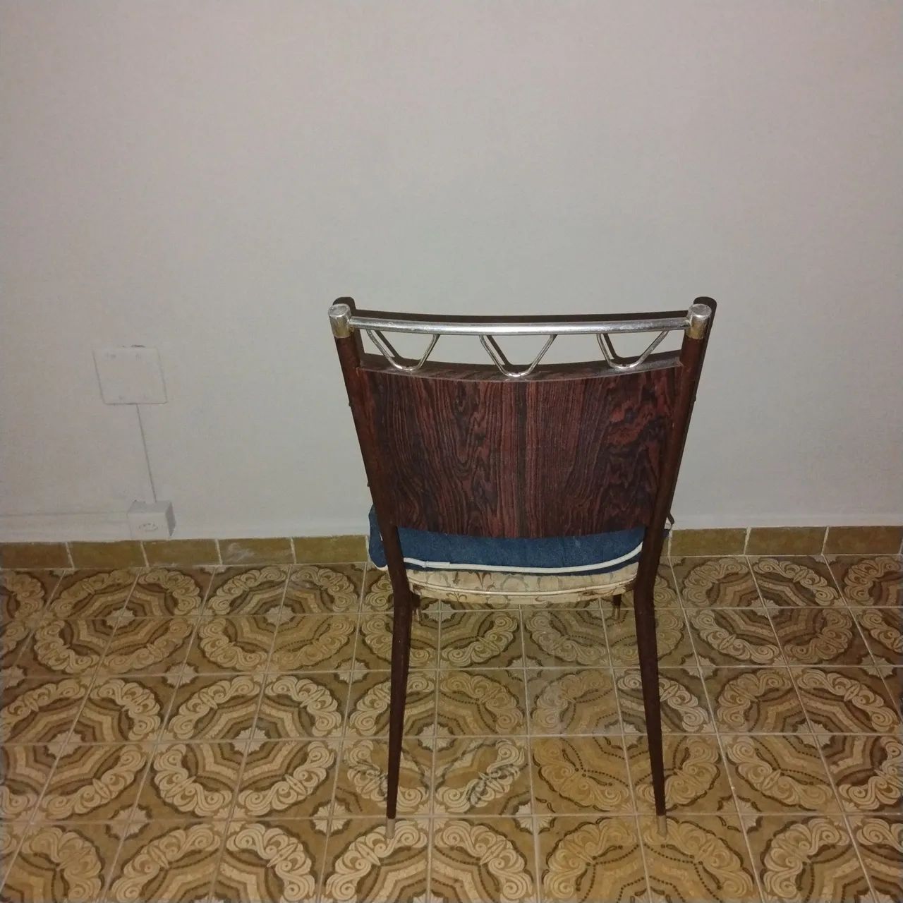 Cadeira Design metálica e madeira ! Imperdível! - Foto 2