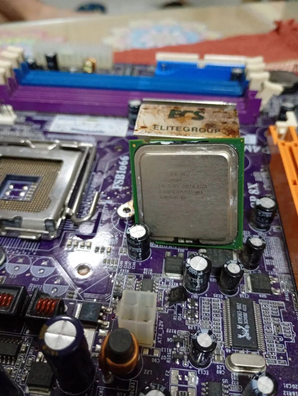 Placa-mãe com processador Pentium 4 