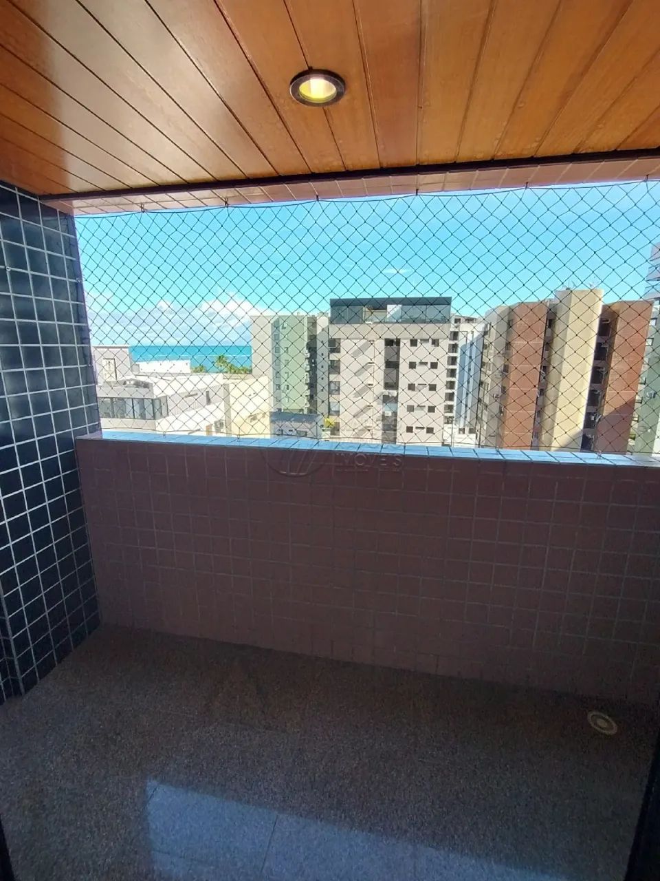 Apartamento com 3 Quartos e Varanda em Andar Alto à venda na Ponta Verde no Edifício Caste - Foto 3