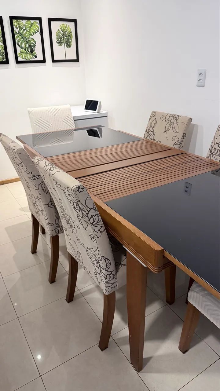 Mesa com 6 cadeiras 
