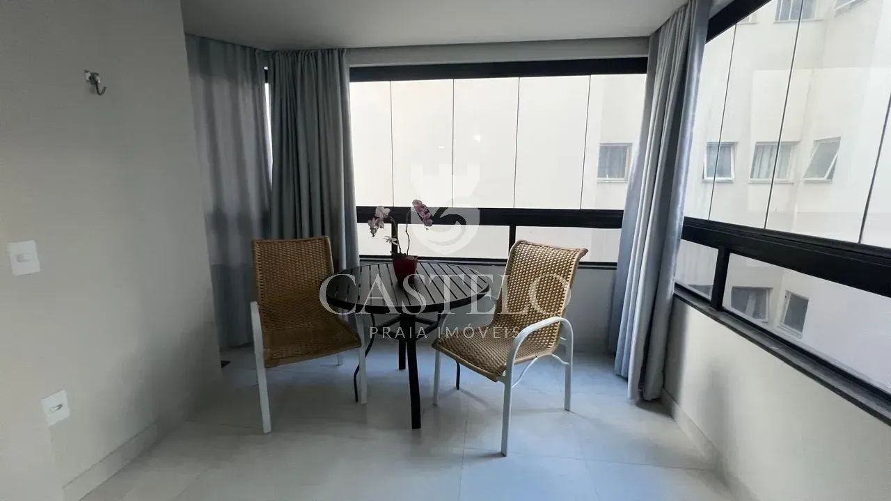 Apto 2 quartos/suíte na quadra do mar, reformado e mobiliado, prédio com elevador e portar - Foto 4