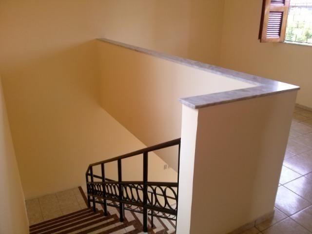 Duplex na Parquelândia com 6 quartos (3 suítes) e 3 vagas, para locação comercial - Foto 8