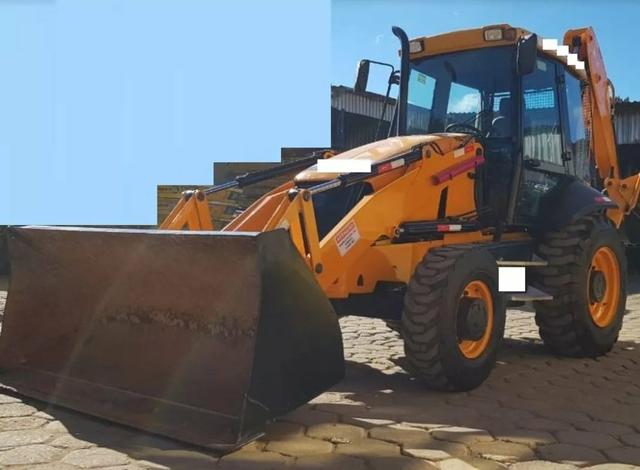 Retroescavadeira JCB 3c 4x4 cabinada - Foto 6