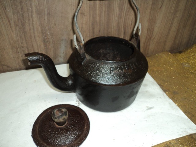 chaleira ferro .uso ;antiga /2litro  - Foto 4