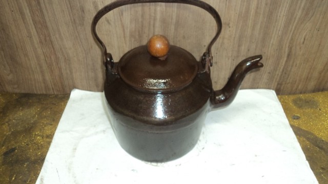 chaleira ferro .uso ;antiga /2litro  - Foto 2