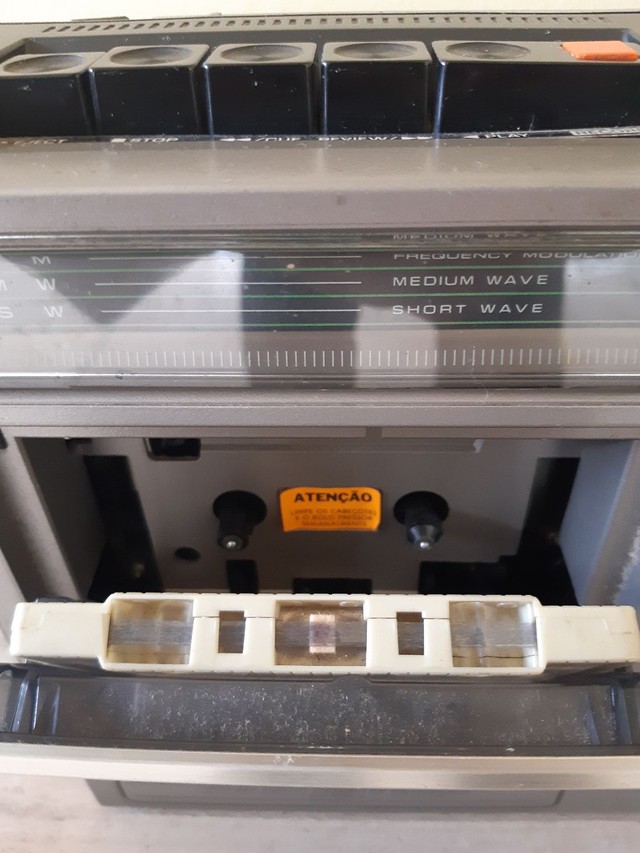 Rádio e toca fitas antigo continental funcionando 