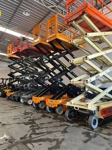 Locação de plataforma tesoura 08,10 e 12 metros  - Foto 2