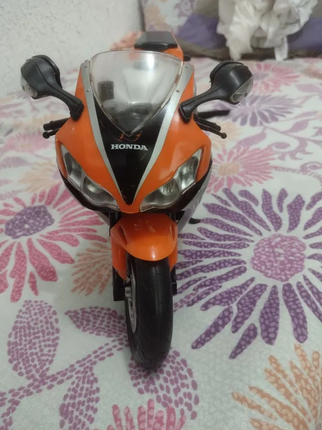 Moto de Ferro Corrida Miniatura Honda CBR1000RR 1:12 na Caixa