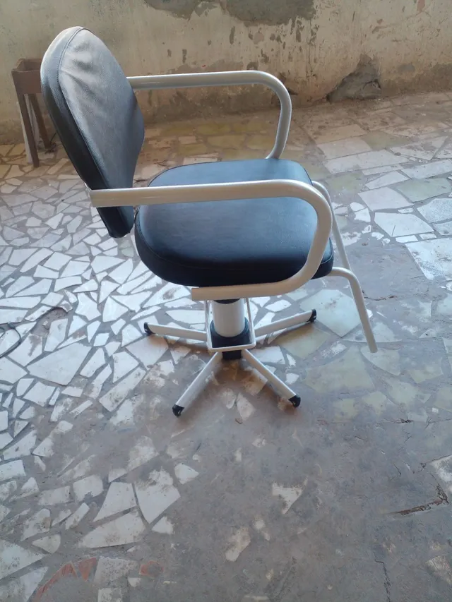 Cadeiras de barbeiro usadas para venda com cadeira de barbeiro encosto de  cabeça reclinável para cadeira de barbeiro de estilo vintage