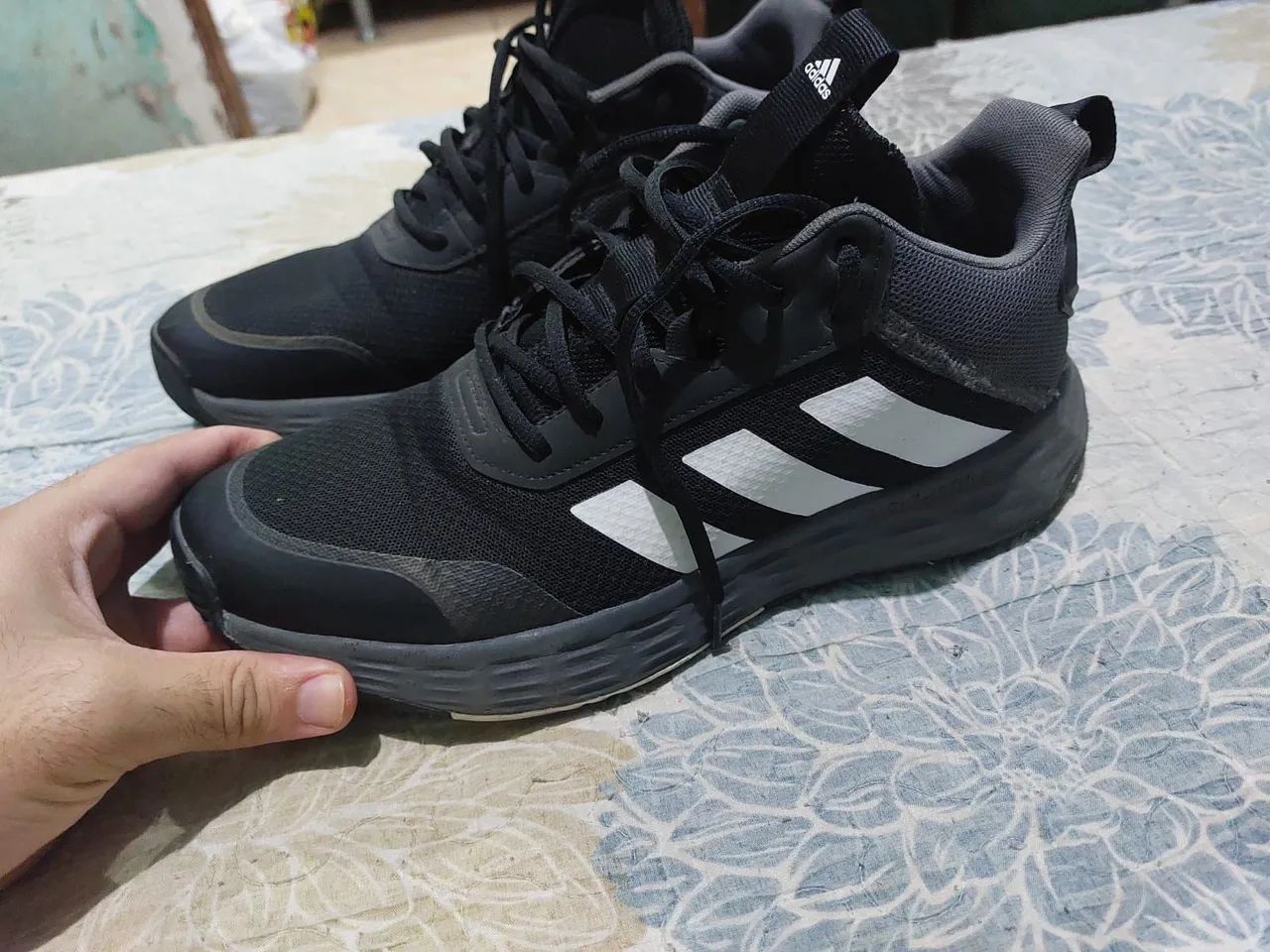 Tenis ADIDAS modelo  The game original numero 42/43 - Foto 4