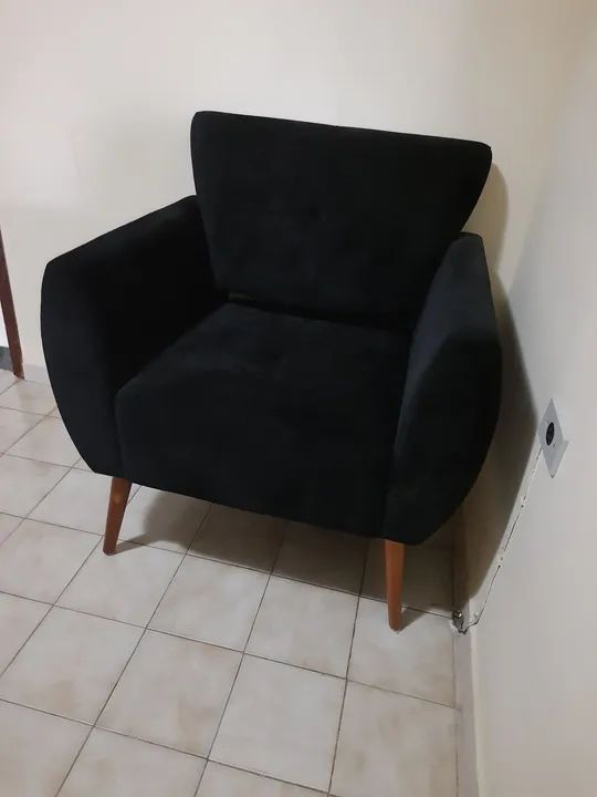Poltrona estofada preta