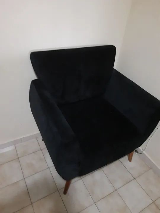 Poltrona estofada preta - Foto 4