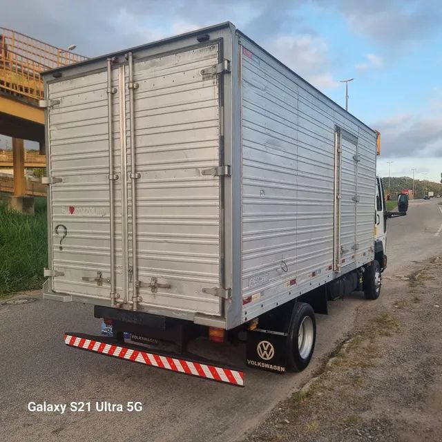 Ford cargo modelo 816 baú ano 2013 - Foto 7