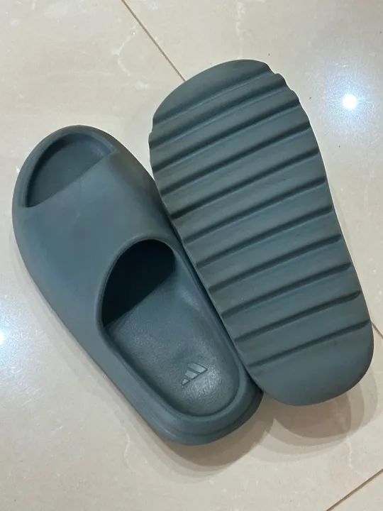Chinelo Yeezy Slide Slate Marine  - Foto 2