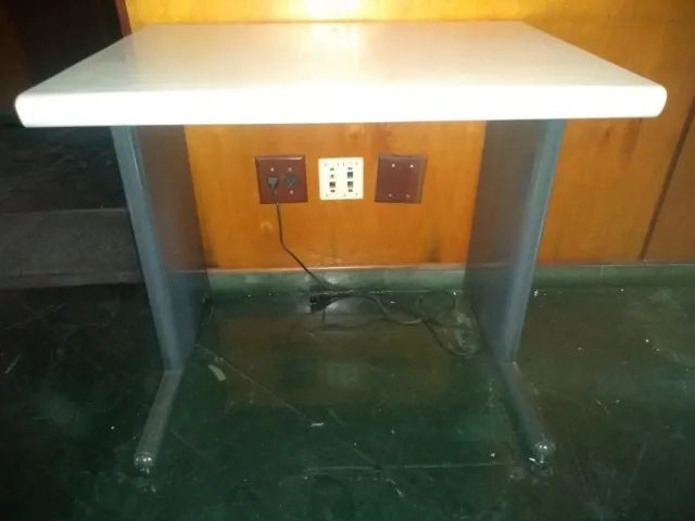 Mesa Escritório Reta com base em Metal - 80 x 60 x 72 - Foto 4