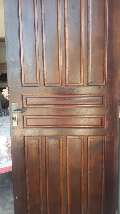 Porta nova já com tudo trinco chave...