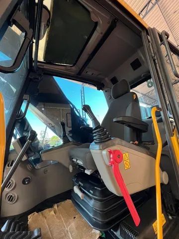 ESCAVADEIRA VOLVO EC220D 2021 - Foto 2
