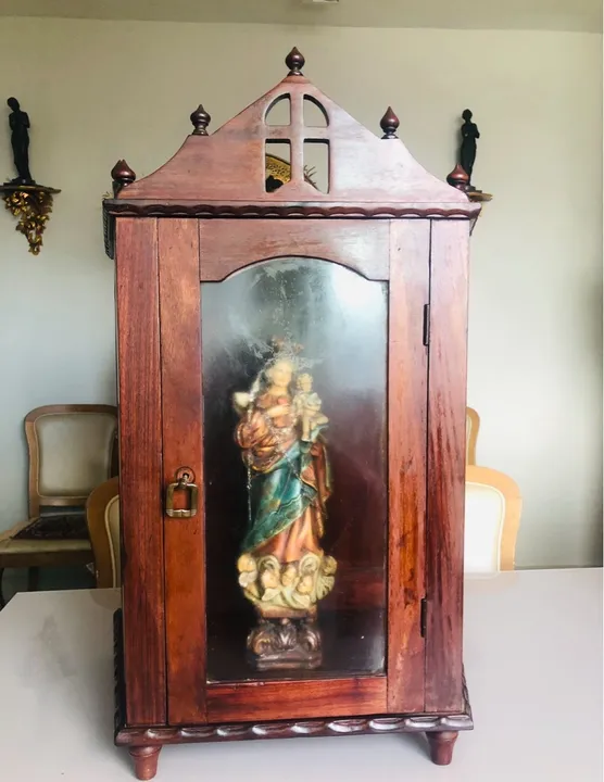 Oratório Antigo de Madeira com Vitrine