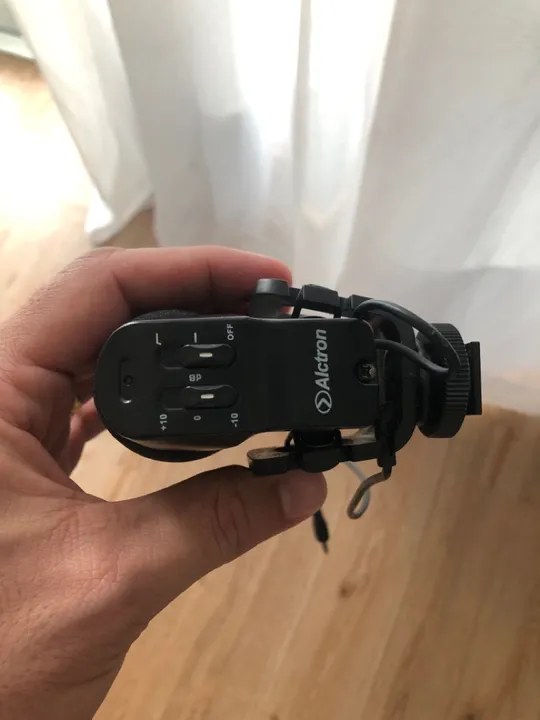 Microfone Condensador Alctron VM-6 para câmeras de vídeo