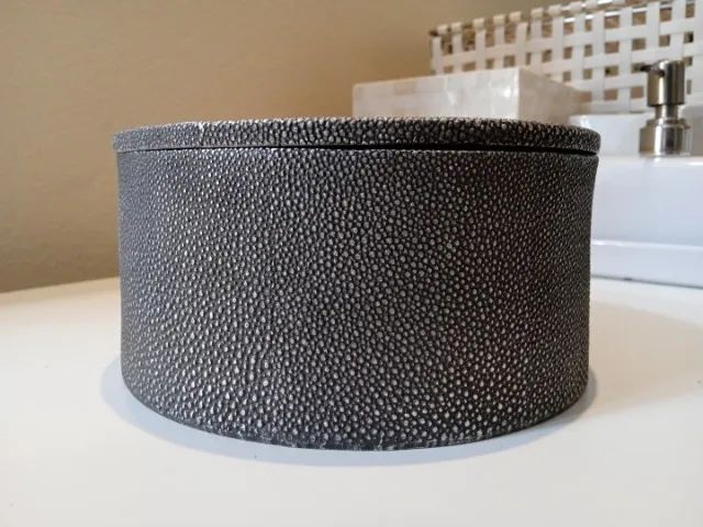 Pote Redondo c/ tampa em Plástico Cinza 8 cm x 16 cm x 16 cm - Foto 2