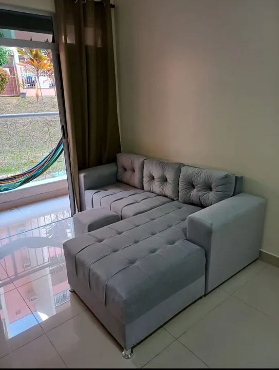 Sofá cheyse 3 lugares mais puff de brinde entrega grátis  - Foto 4
