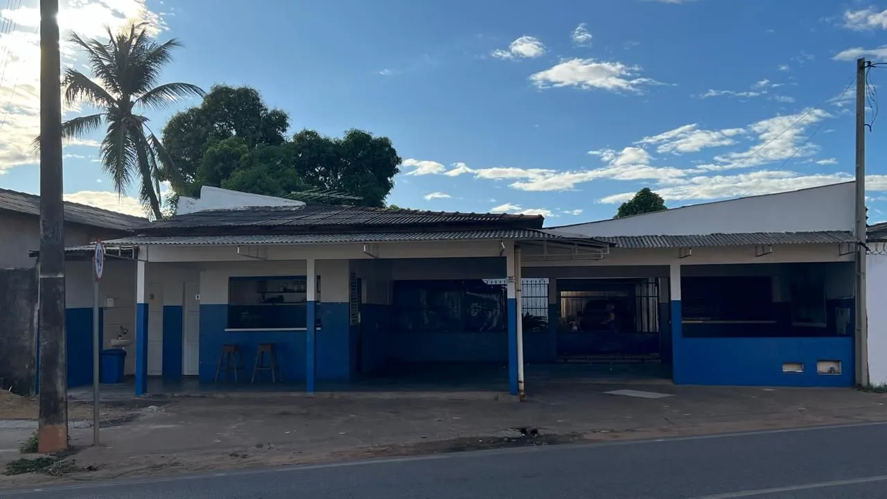 Aluga-se ponto comercial