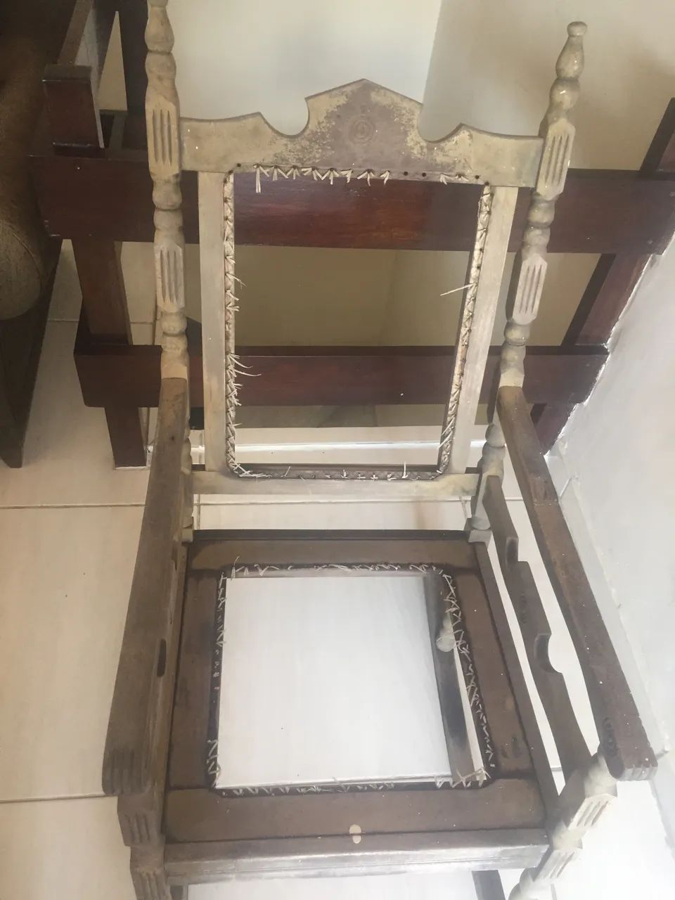 Cadeira de balanço antiga  - Foto 4