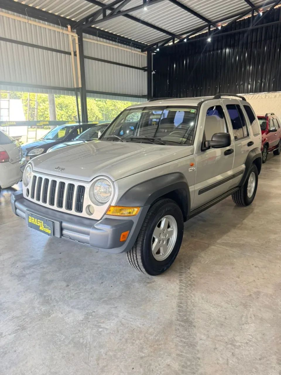 JEEP CHEROKEE 3.7 SPORT 4X4 V6 12V GASOLINA 4P AUTOMÁTICO PRATA 2006 - Foto 2