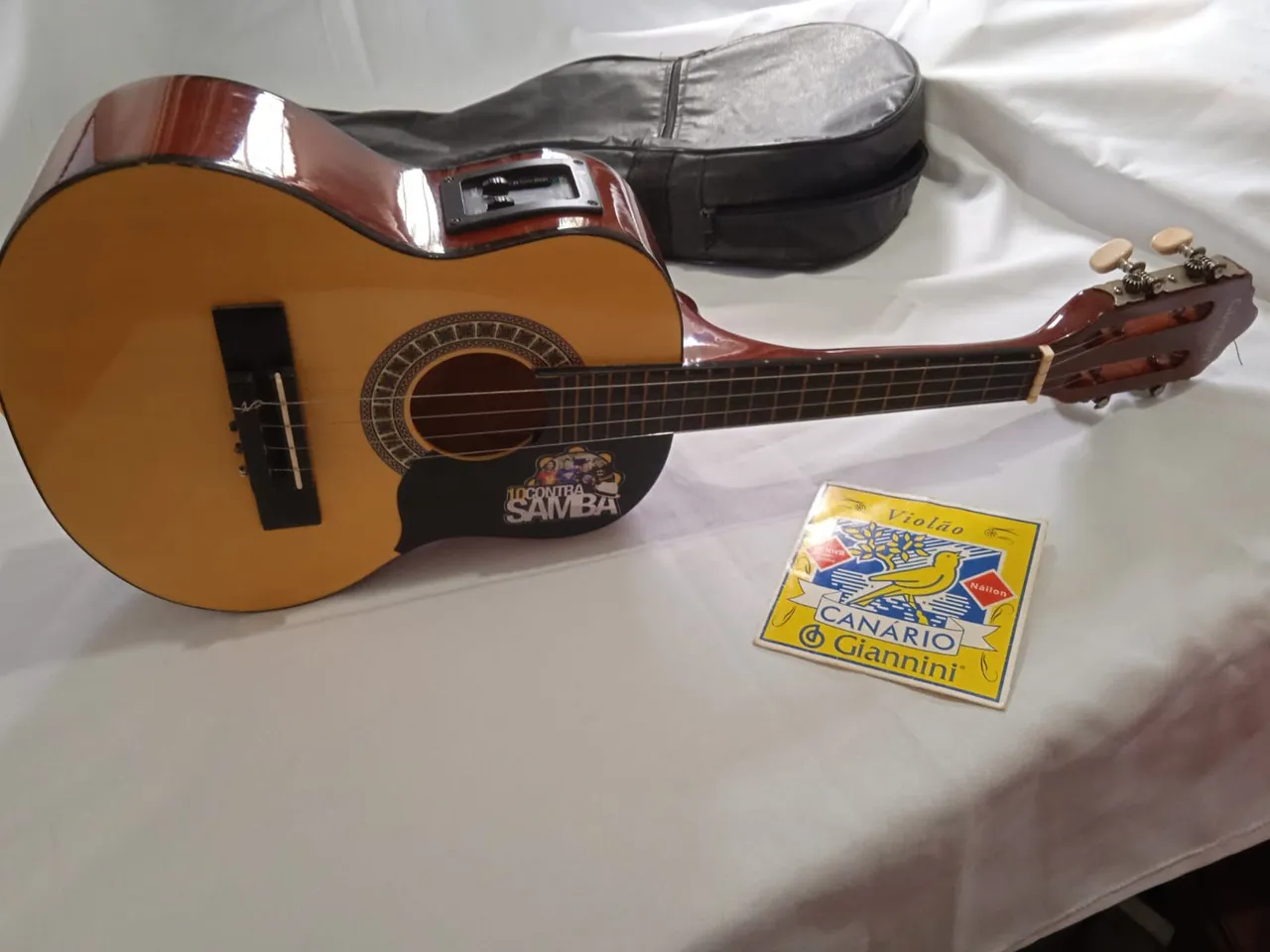Cavaquinho hibrido/ vendo troco
