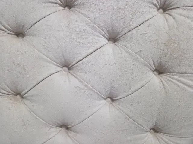 Cabeceira Estofada King Suede Bege Capitonê 55 cm - Foto 3