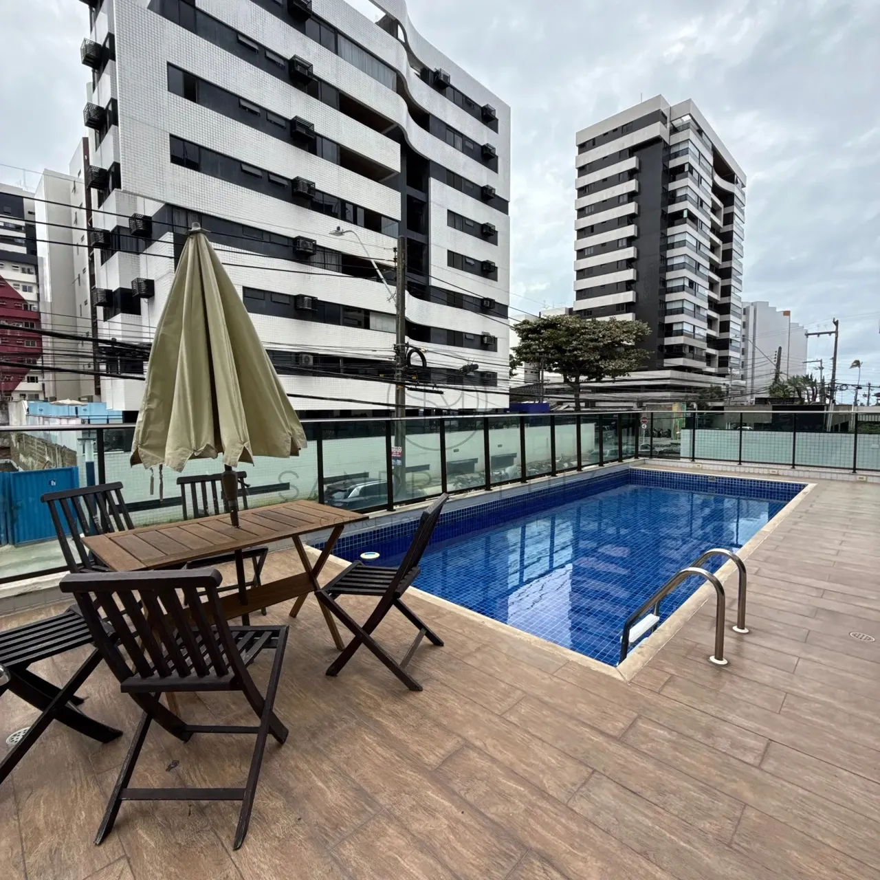 Apartamento com 3 suítes + DCE no melhor da região! Amplo e bem distribuído!
