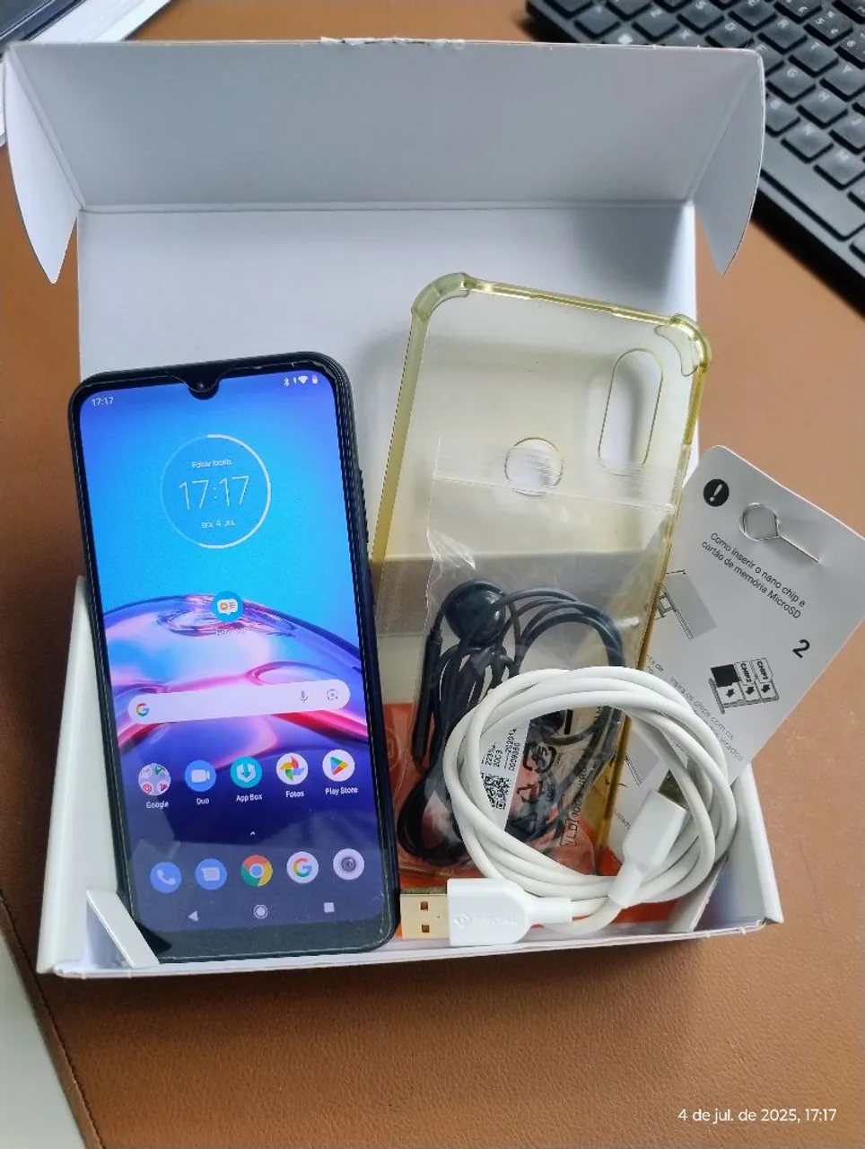 Vendo Moto E6S 4g de ram e 64g de memória excelente estado <br>