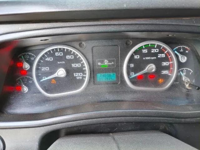 Ford Cargo 816 2013  bau 5,5 prata segundo dono  - Foto 4