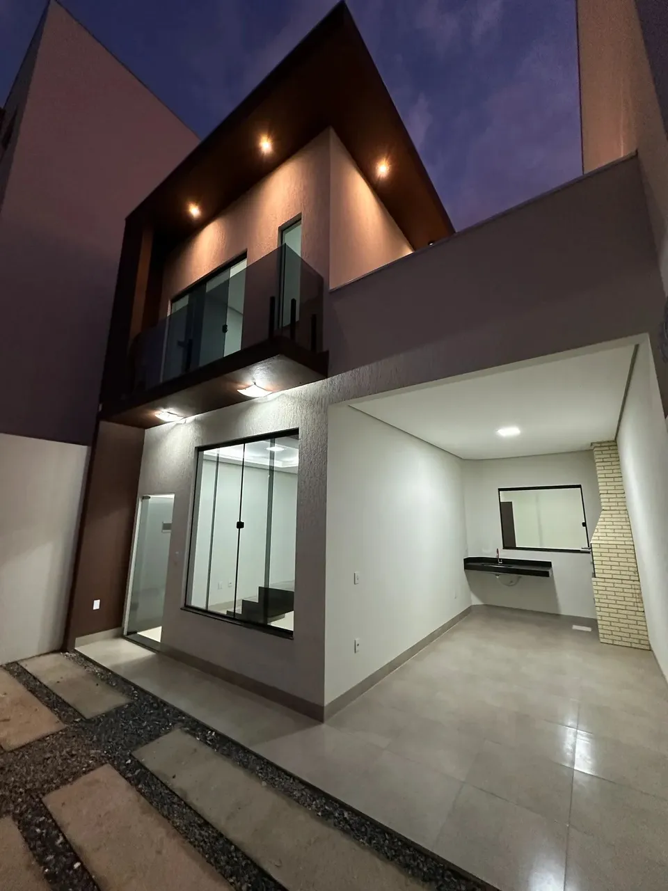 Sobrado à Venda Bairro Planalto Moderno, elegante e pronto para morar!